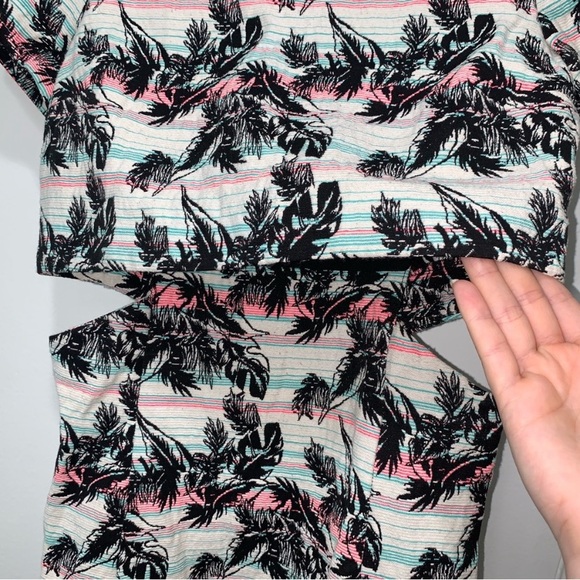 TOPSHOP Cutout Palm Jacquard Dress - Picture 5 of 11